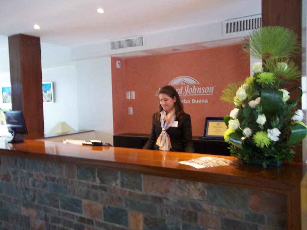 Howard Johnson Hotel Yerba Buena Buitenkant foto