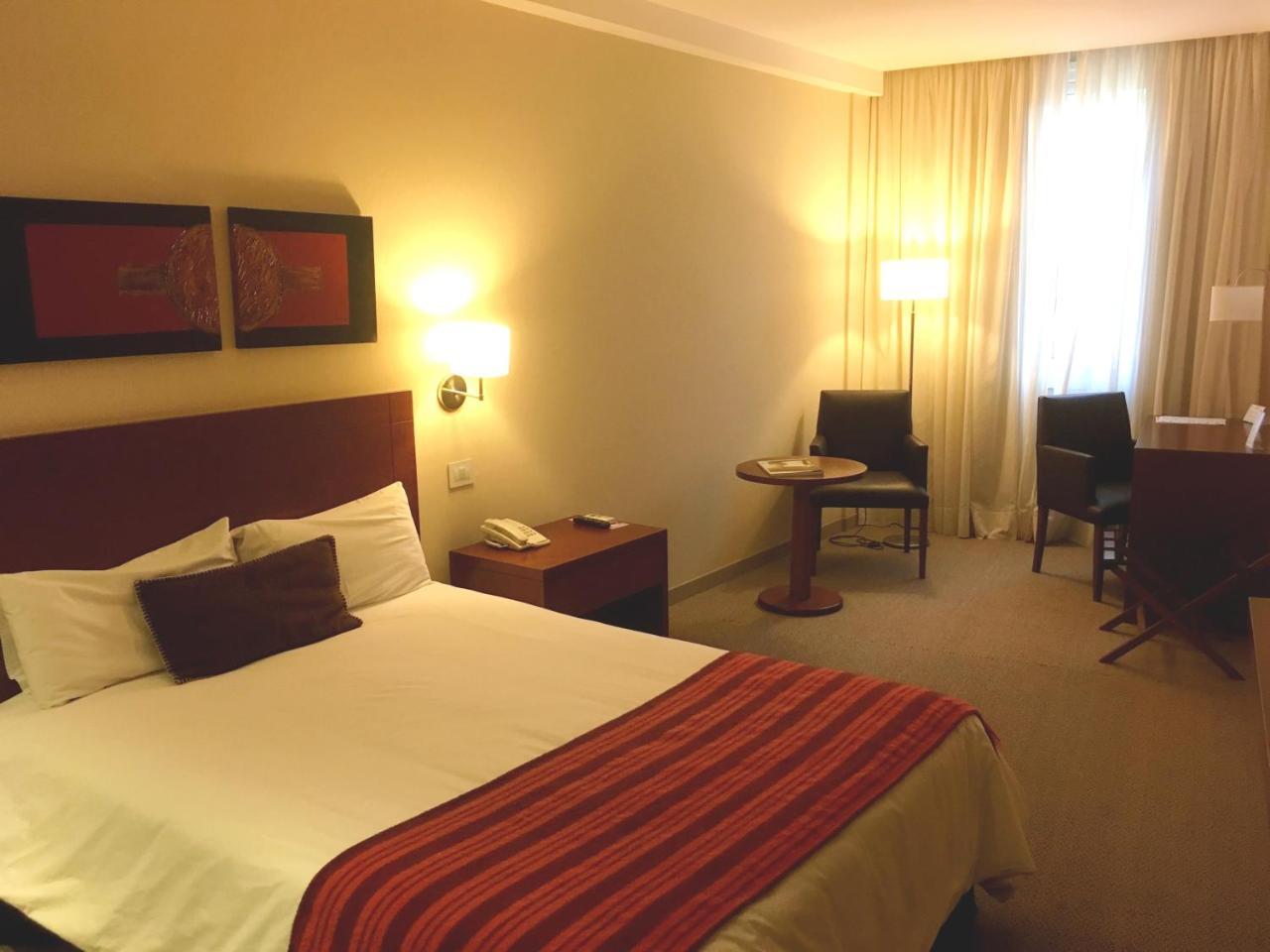 Howard Johnson Hotel Yerba Buena Buitenkant foto